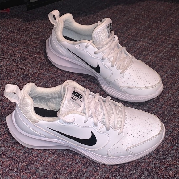 Nike | Shoes | White Nike Todos | Poshmark